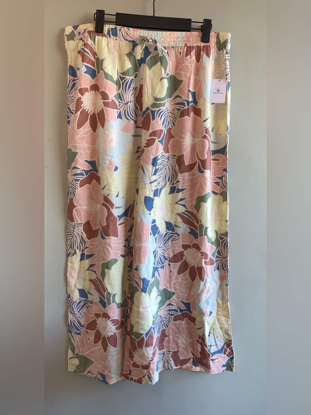 NWT Volcom Wide-Leg Hi Tide Beach Pants